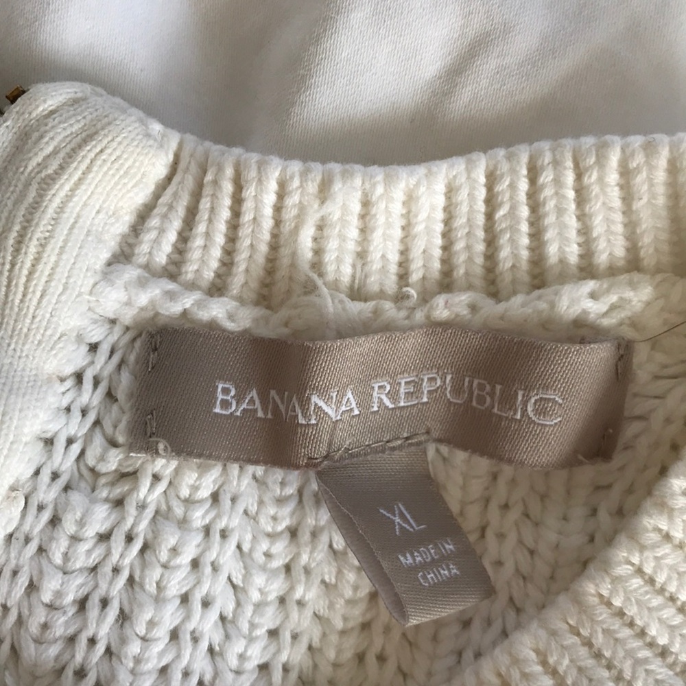 BANANA REPUBLIC cream knit sweater